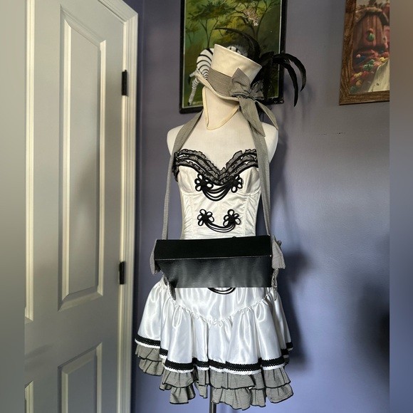 Trashy Original Bespoke/custom Cigarette Girl Costume - Picture 11 of 16